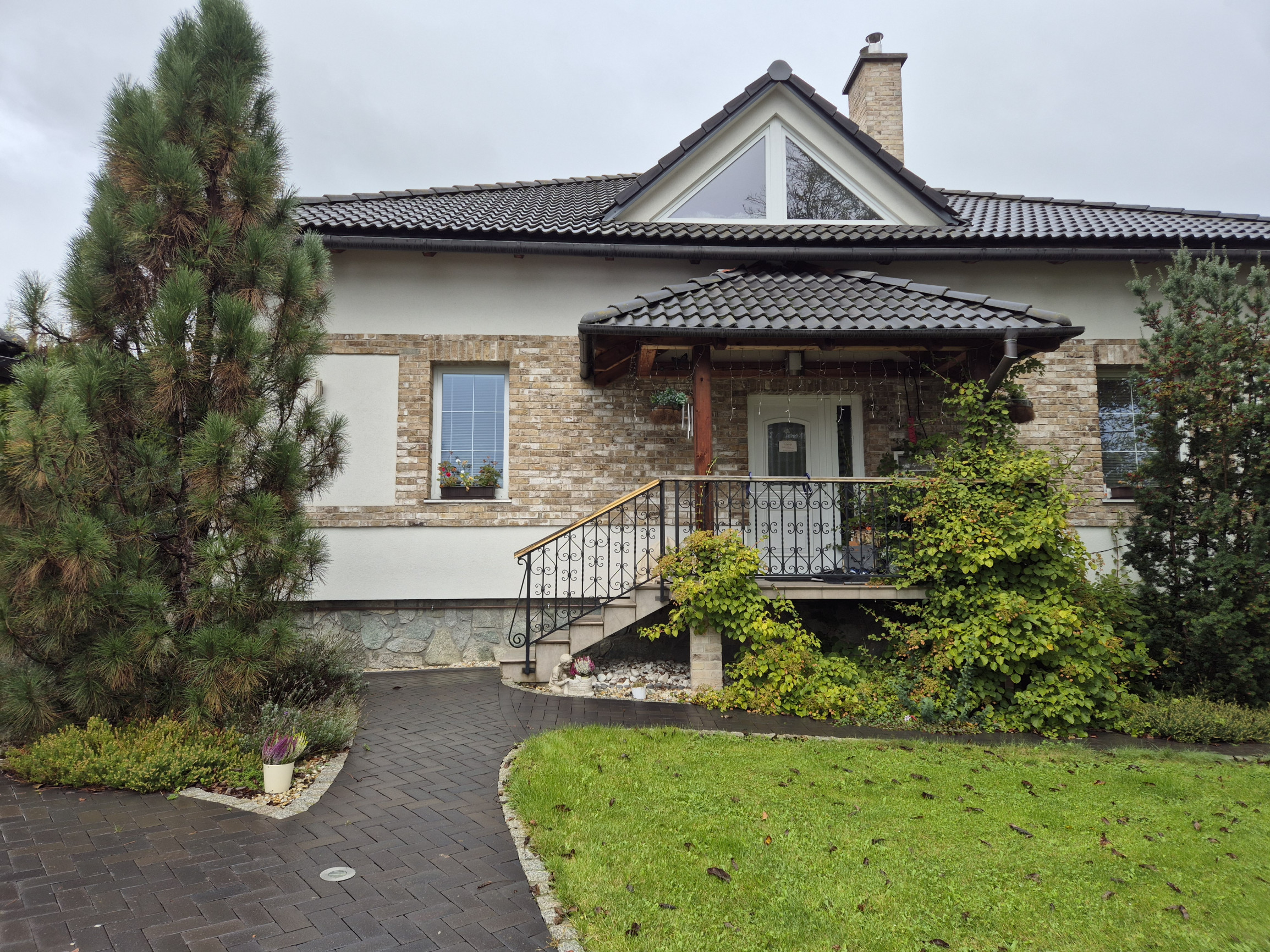 Všetko pre Váš nový vysnívaný domov pod jednou strechou s dôverou, ľudskosťou a profesionálne.