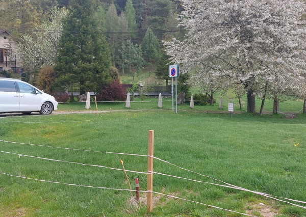 Predaj 2 stavebných pozemkov za sebou v obci Valča- výborná investícia pri lyžiarskom stredisku.