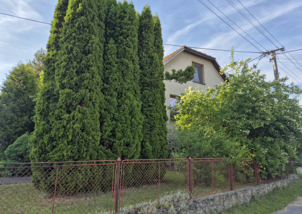 Predané- Exkluzívne na predaj rodinný dom s krásnou záhradou Sklené