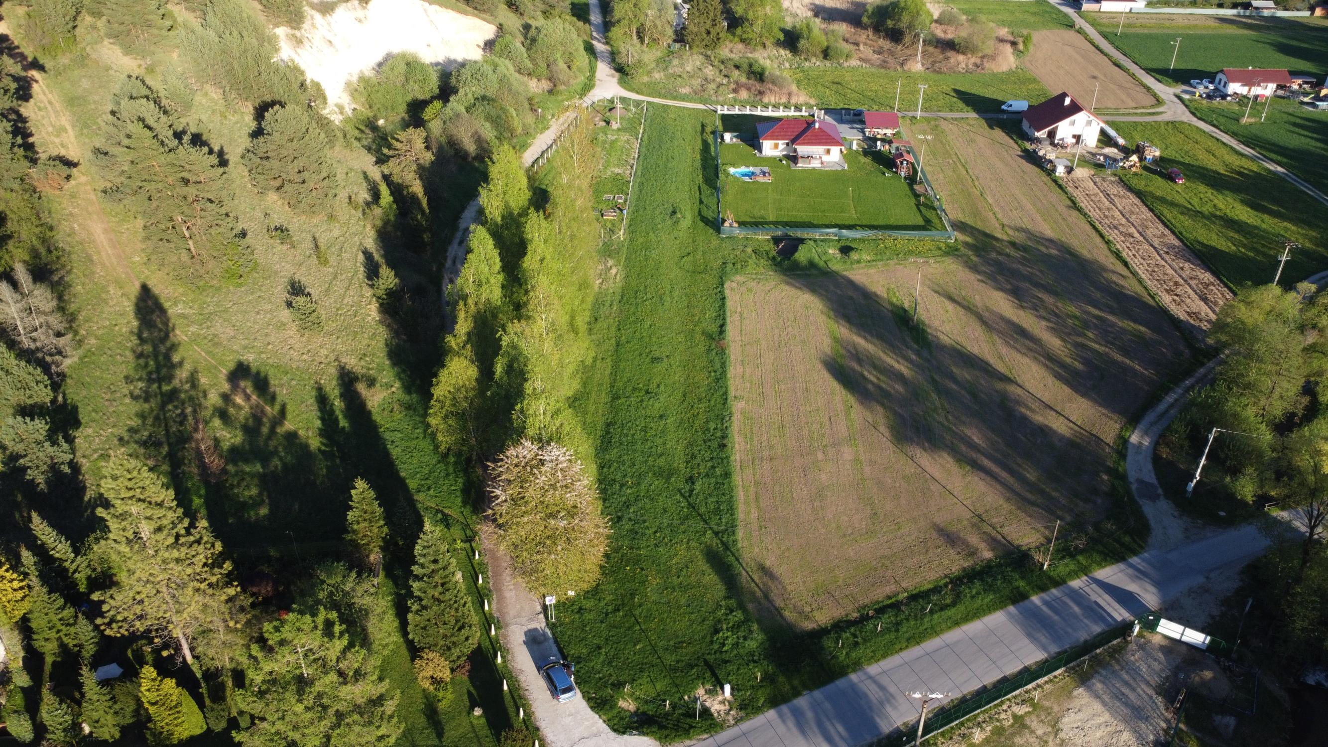 Predaj 2 stavebných pozemkov za sebou v obci Valča- výborná investícia pri lyžiarskom stredisku.