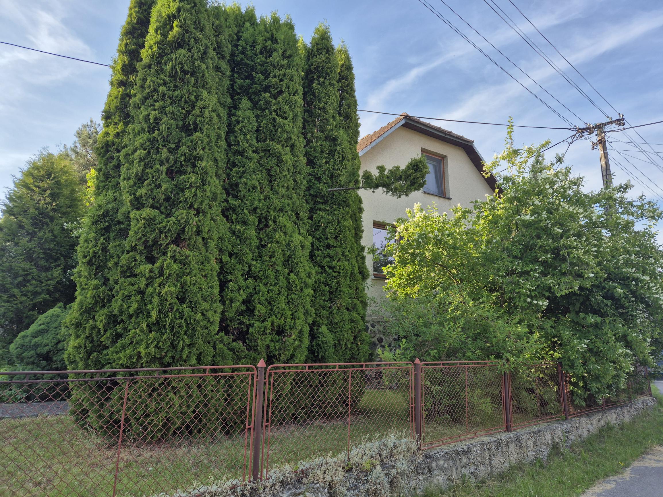 Predané- Exkluzívne na predaj rodinný dom s krásnou záhradou Sklené